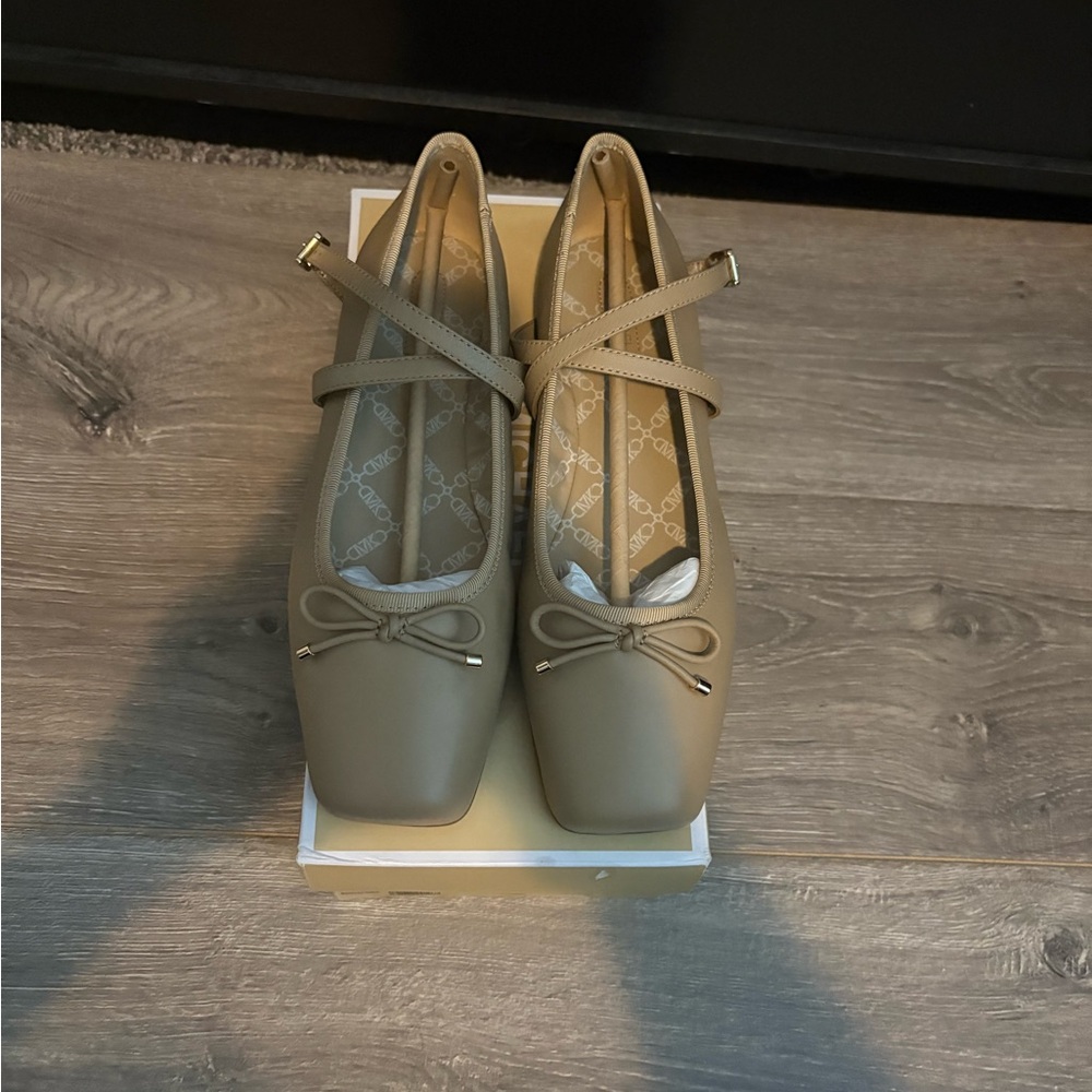 MICHAEL Michael Kors Collette Ballet Flats - Picture 2 of 5